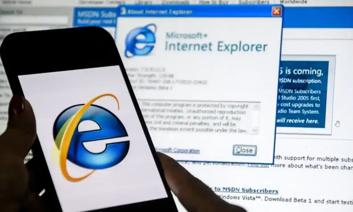 Picture of Internet Explorer About Window in both Mobile and Desktop Browsers